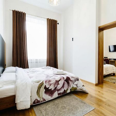 Hotel Опал à Stryï Extérieur photo