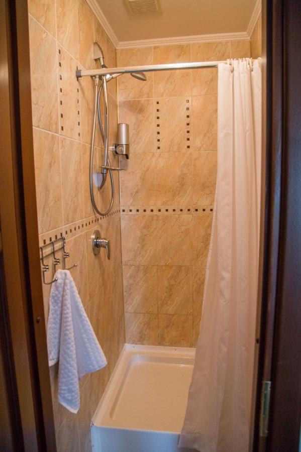 Hotel Опал à Stryï Extérieur photo