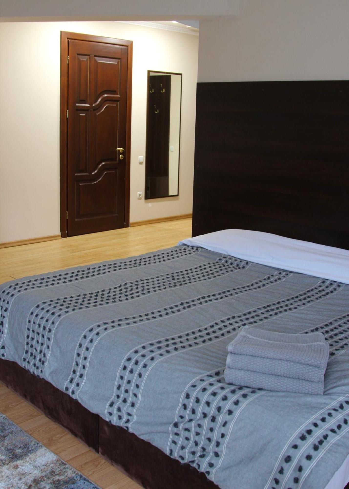 Hotel Опал à Stryï Extérieur photo