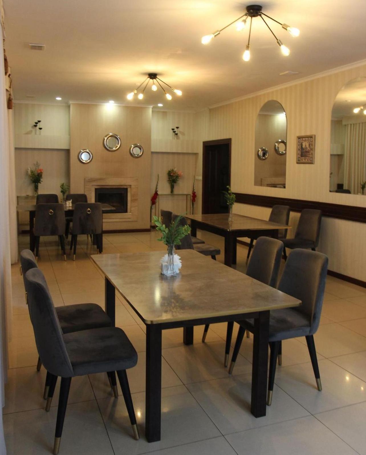 Hotel Опал à Stryï Extérieur photo