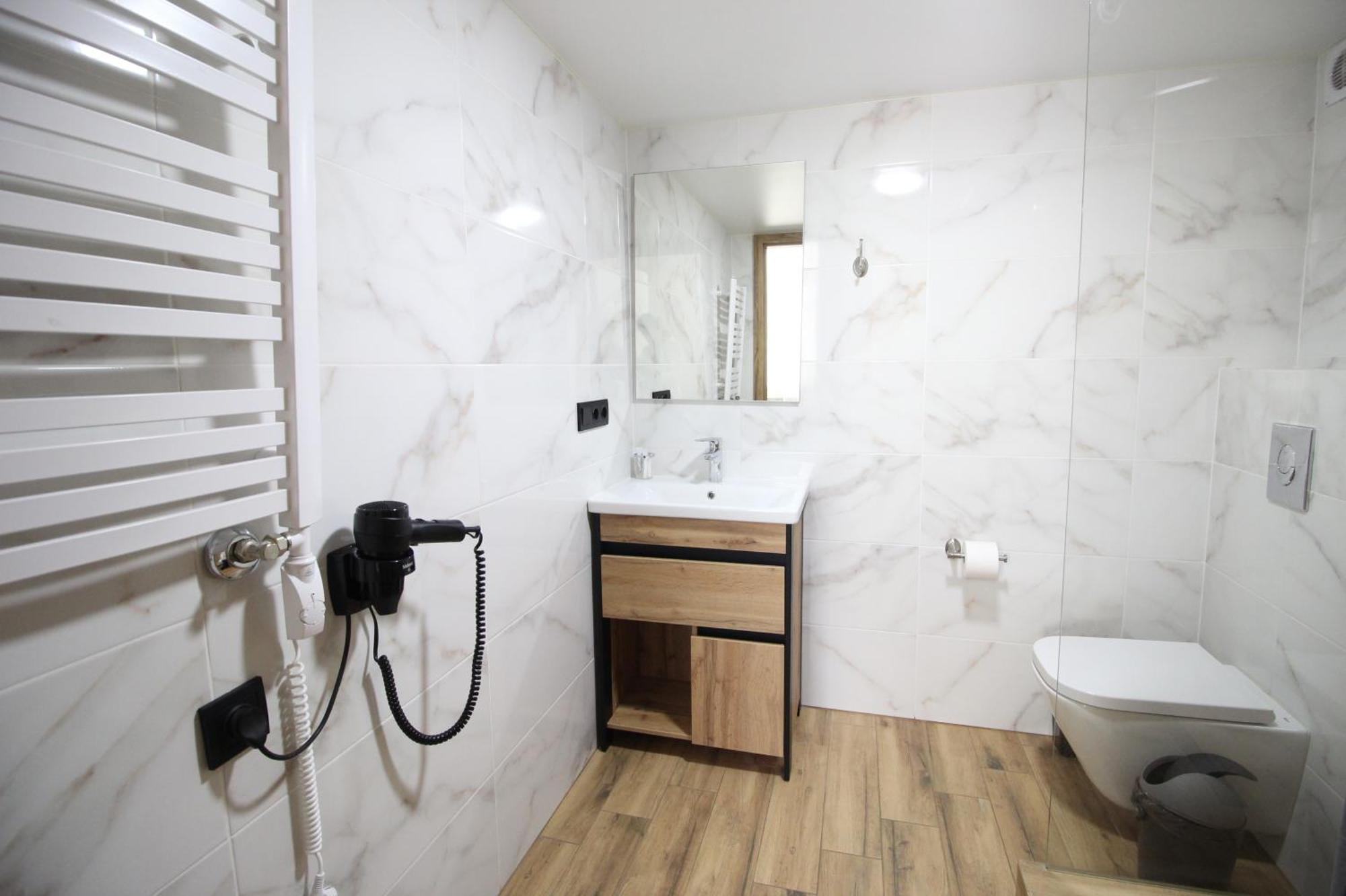 Hotel Опал à Stryï Extérieur photo